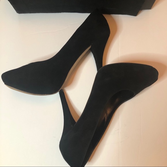 Dolce & Gabbana 90s Style Black Suede Heels - Picture 4 of 15